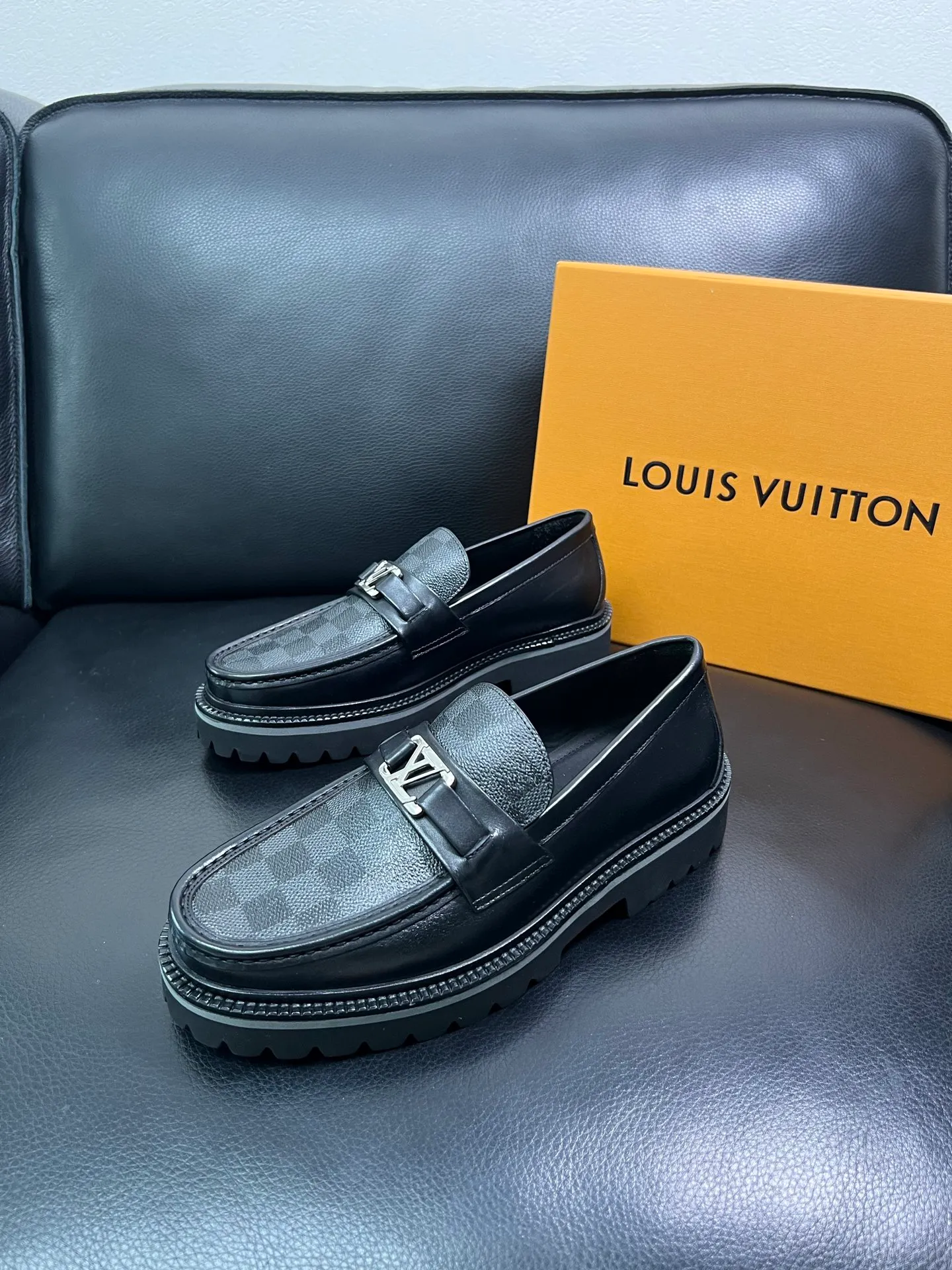 Men's shoes 💰780 Lv top purchasing Louis Vuitton leather shoes counter synchronization, uppers imported from Italy, imported water-dyed cowhide lining, soles: original soles specially provided by the original factory, original factory follow-up goods, high quality, welcome to compare, code number 38-44 (customized 45) 85842
